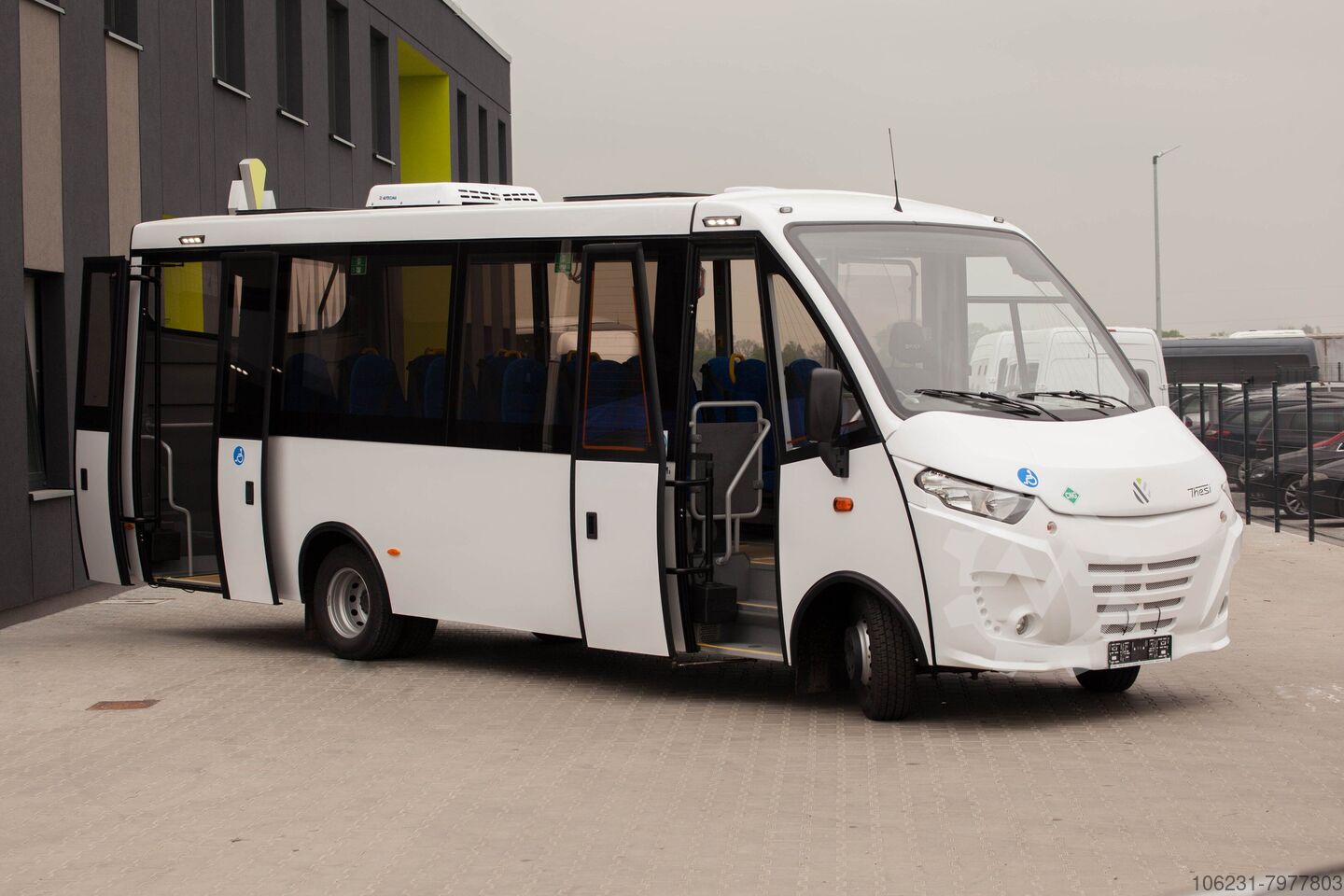▷ Iveco THESI / Touristik oder Schulbus buy used at Werktuigen