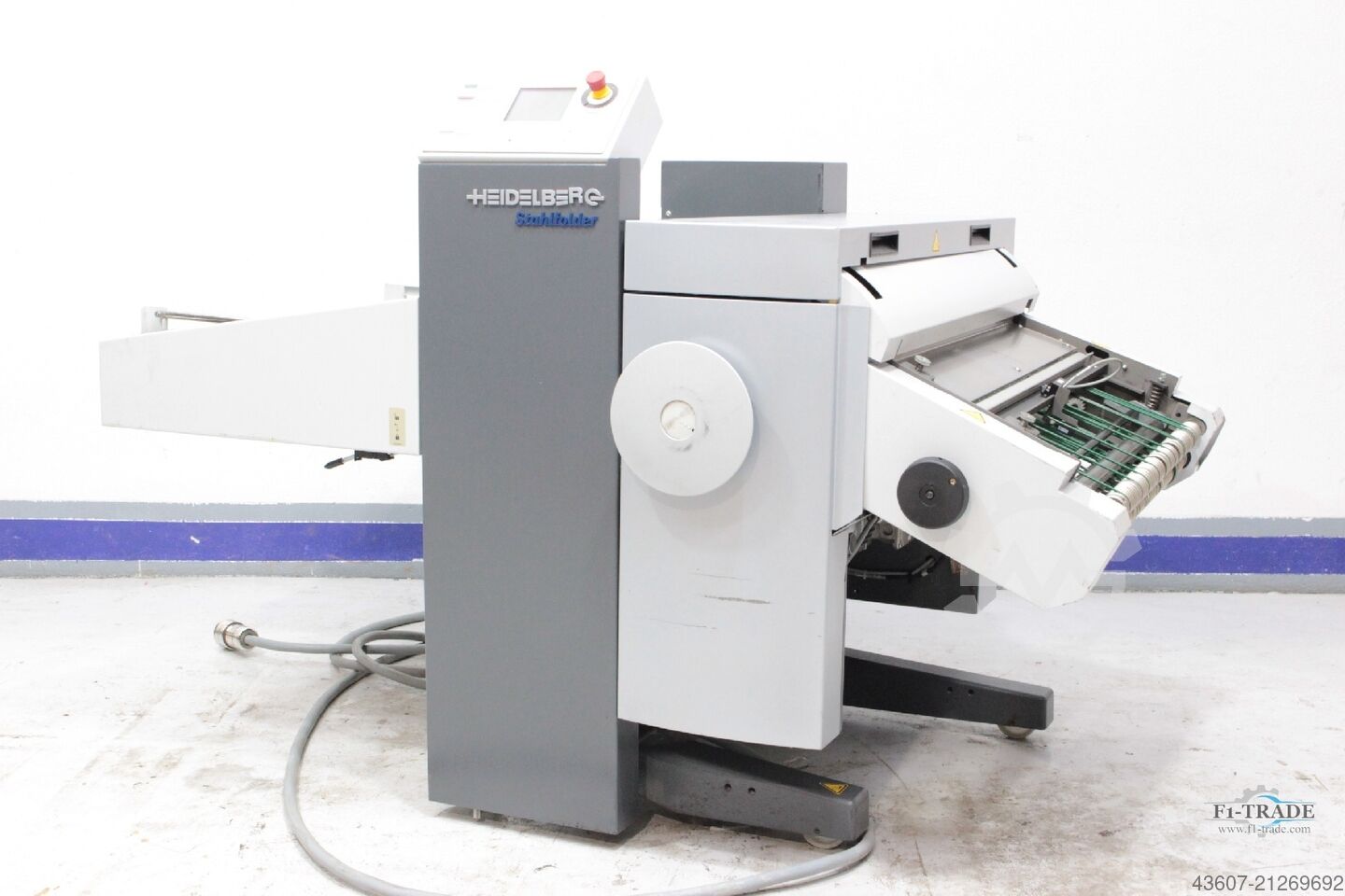used Schuppenauslage mit Presseinrichtung / Stream delivery with ...