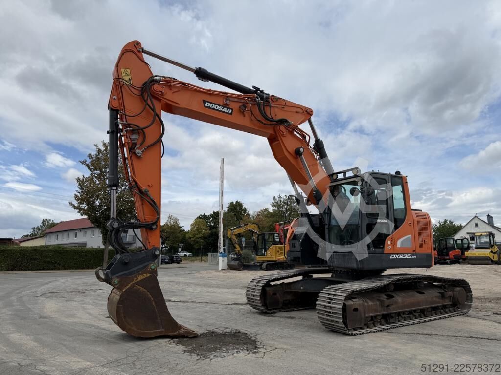▷used EXCAVATOR DOOSAN DX235LCR-5 for sale