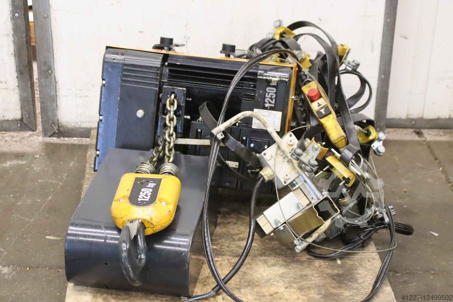 ▷used Chain hoist with chassis 1250 kg Konecranes XN16 2004 B2