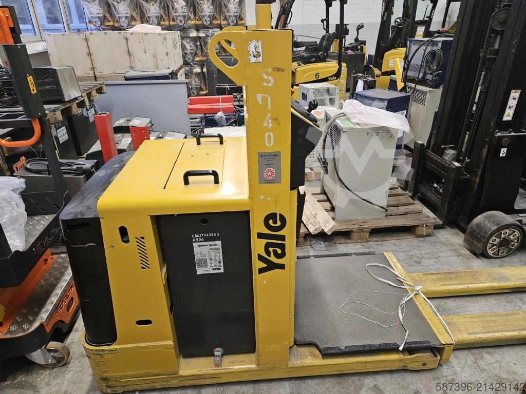 used Medium Lift Order Picker Yale MO10E for sale