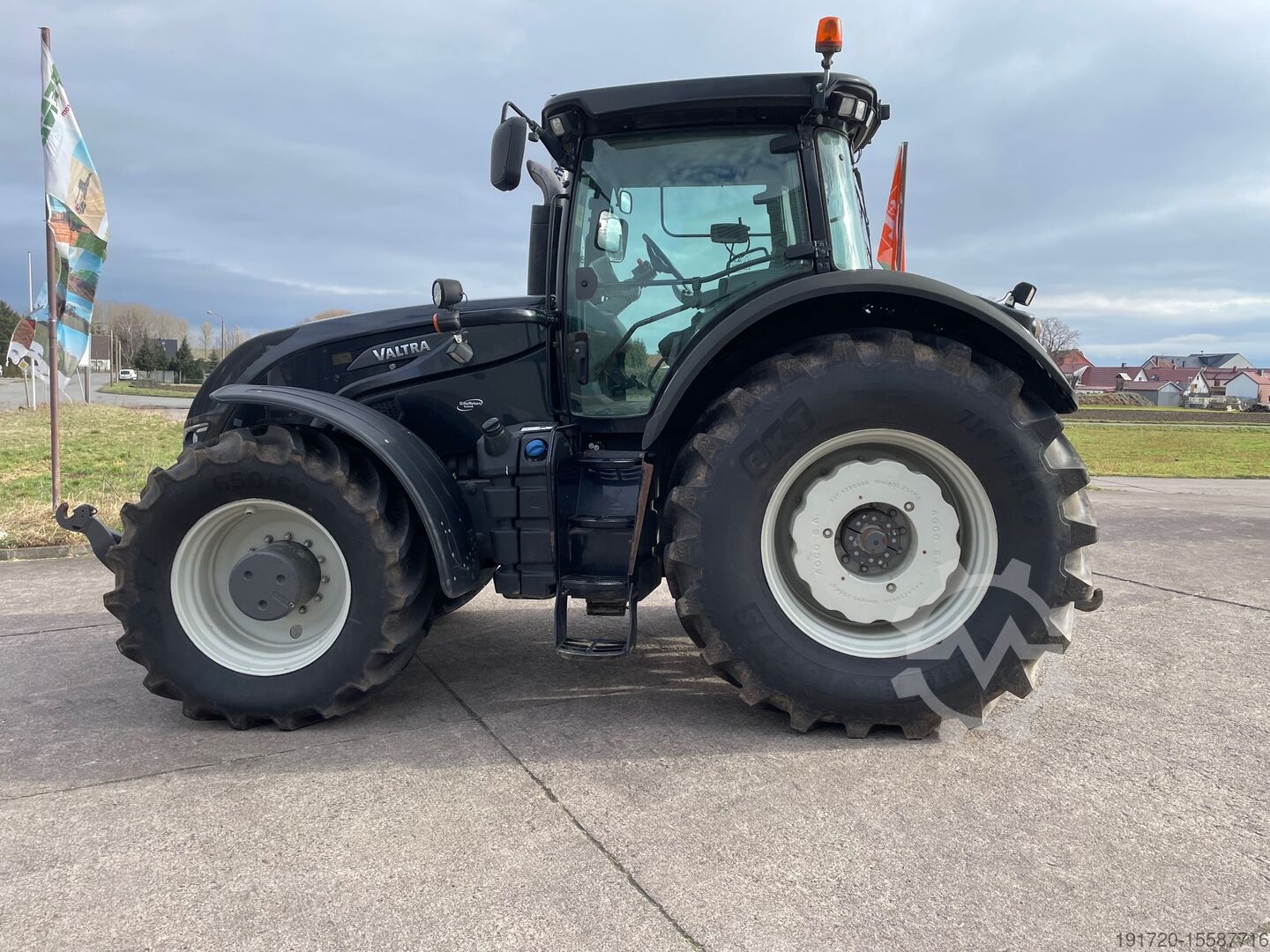 Traktoren (Schlepper) Valtra S354 gebraucht kaufen