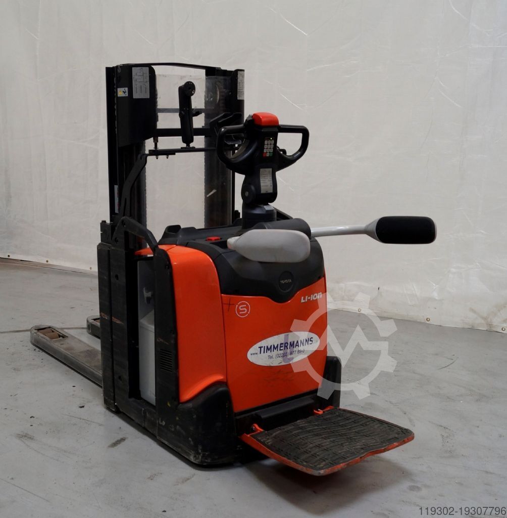 used High Lift stacker Toyota SPE200D for sale