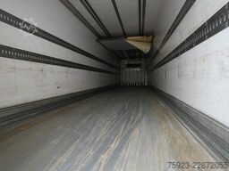 LAMBERET 3 AXLE FRIGO TRAILER WITH CARRIER VECTOR 1950mt