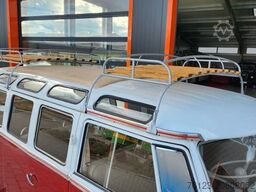 VOLKSWAGEN T 1 Samba mit Safarifenster