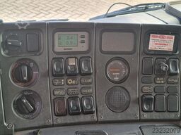 Scania P114-340 8x2*6 - Livestock 1 deck / Cattle - 3x...