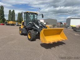 XCMG XC916E with bucket and forks