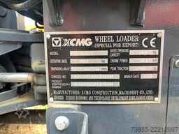XCMG XC916E with bucket and forks