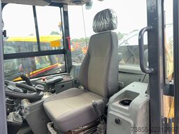 XCMG XC916E with bucket and forks