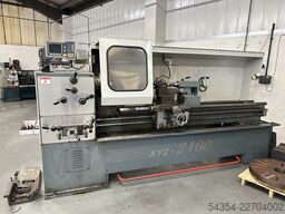 Torno paralelo con bancada intermedia XYZ Machine Tools 2400