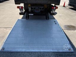 MERCEDES-BENZ ANTOS 2533 L Getränkekoffer 8,20 m LBW 2 T*LENK