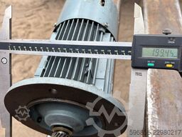 SEW Eurodrive RF73DT80N-4BM Motoreduktor 0,75 kW 1380/31 obr B5 hamulec