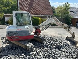 Takeuchi TB250 V4