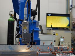 YASKAWA/ MOTOMAN HP20D/ LASERLINE LDM 12 LASER WELDING