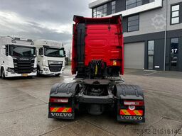 Volvo FH 13.460 Globetrotter / Mega / 2x Tank