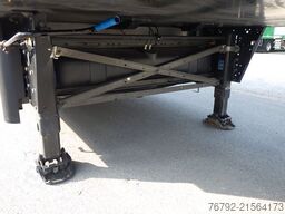 SCHMITZ CARGOBULL SKO 24/L V7 Doppelst./Trennwand vorber./617 Std.