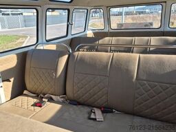 VOLKSWAGEN T 1 Samba mit Safarifenster