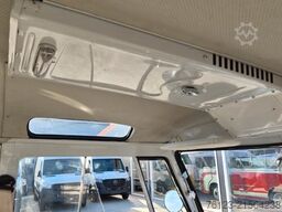 VOLKSWAGEN T 1 Samba mit Safarifenster