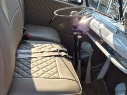 VOLKSWAGEN T 1 Samba mit Safarifenster