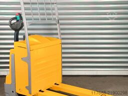 Jungheinrich EJE 220r - Service Neu - Batterie 82% - Neigung - 2t