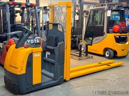Jungheinrich ECD 220 - Service Neu - Batterie 80% - 2.450mm Gabeln