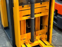 Jungheinrich ECD 220 - Service Neu - Batterie 80% - 2.450mm Gabeln