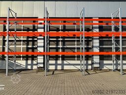 ca. 14 lfm. Palettenregale H: 500cm Fachlast: 4500 kg , 60 Palettenplätze