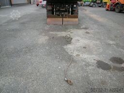 MERCEDES-BENZ Unimog U1250 mit Kran MKG 105