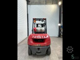 Toyota 02-7 FG 40