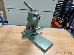 Hang Piccolo 101 Eyeletting machine
