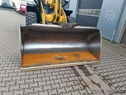 KOMATSU WA 200 * WENIG BELASTET * TOP * NEUE REIFEN