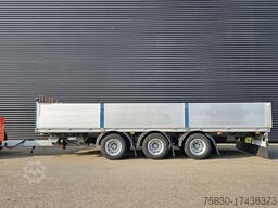 Fynkar K324T / 3 AXLE / TWIST-LOCKS / 2 X LIFT AXLE