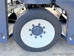 Combilift C8000 GAS TRIPLEX 8300 WIDE POSITIONER