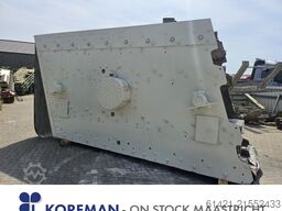 Dragon Surface: 5000 x 1800 mm - 4 decks Screening machine Dragon 18/50-4