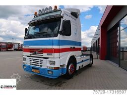 Volvo FH 16 Very beautiful Volvo FH16 520, lots of ho...