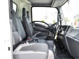 Isuzu NPR 75