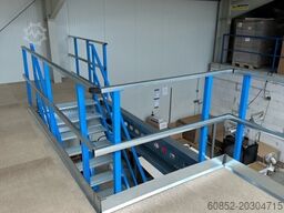 10x10m Lagerbühne , Belastung : 500kg/qm Unterkante: 2,5m , ca. 100qm Systembühne