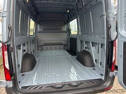 MERCEDES-BENZ Sprinter 319 CDI 4x4 Pro Automatik LED L2H2 AHK