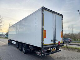 Krone 3 ass geisoleerde oplegger met laadklep