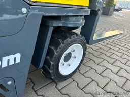 Combilift CB3000/LPG /2015 year/ Perfect condition