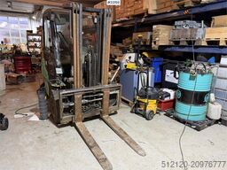 Mitsubishi FD30N forklift with side shift