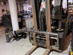 Mitsubishi FD30N forklift with side shift