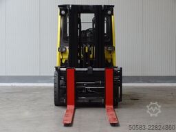 Hyster H5.0FT - Container-Indoor-Stapler -TRIPLEX