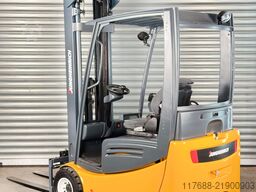 Jungheinrich EFG 215 - Service Neu - Batterie 96% - Triplex