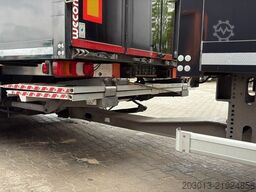 MERCEDES-BENZ Actros 2551 6x2 Koffer mit Laderampe