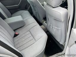 MERCEDES-BENZ 200E