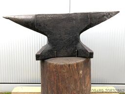 Amboss Amboss mit Unterbau