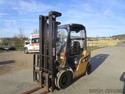 Caterpillar DP25N - Triplex-Freihub 5,6m + Seitenschieber