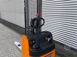 Still EGV16 Initialhub