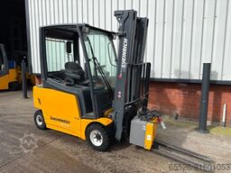 Jungheinrich EFG 320 / 5585 Std.
